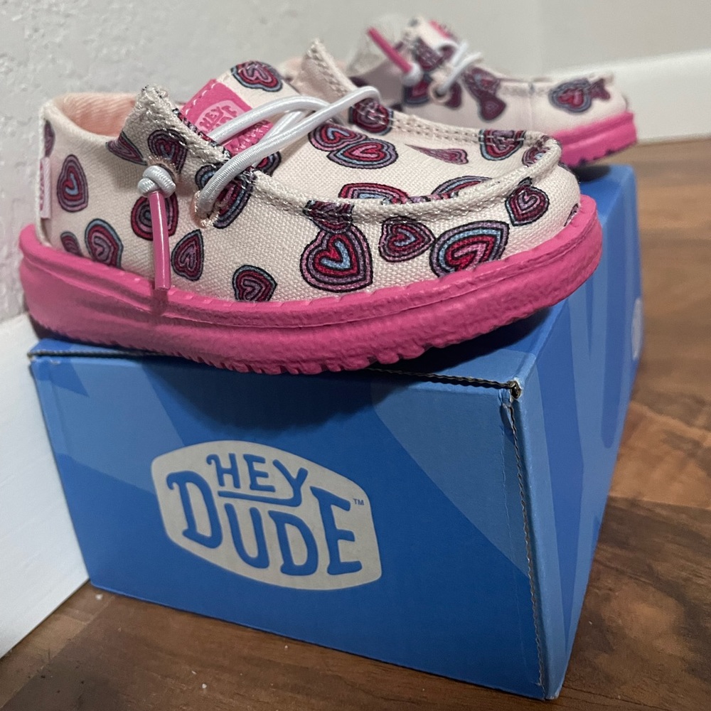 NEW Toddler Girl Size 5 Hearts Hey Dude Shoes